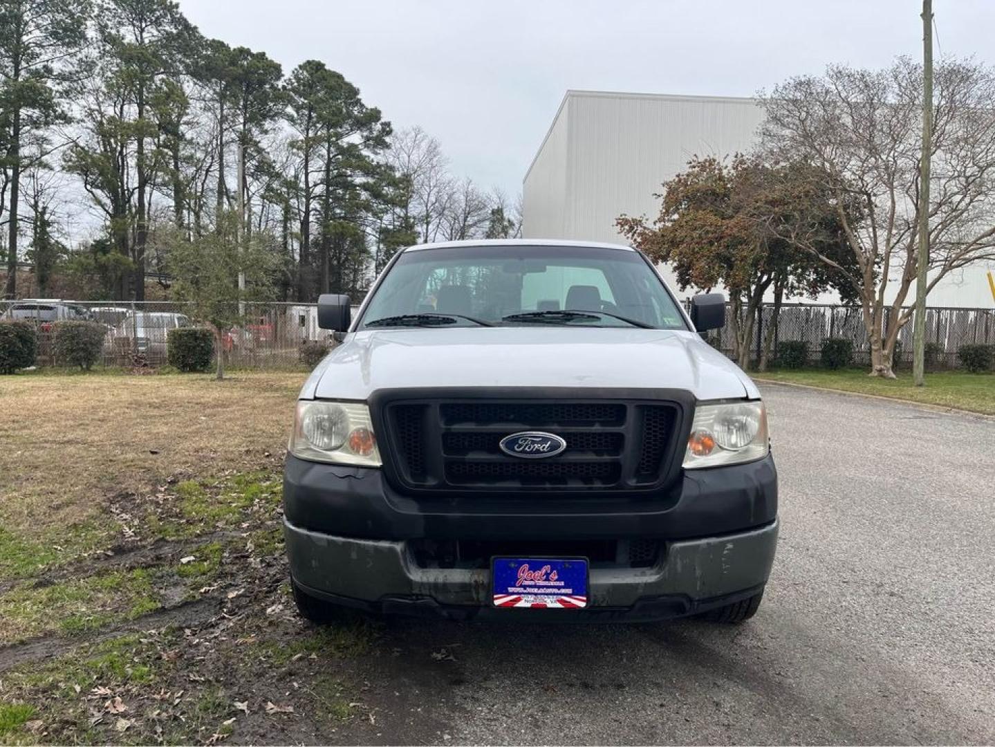 2005 WHITE /Grey Ford F-150 XL (1FTRF12W75N) with an 4.6 V8 engine, Automatic transmission, located at 5700 Curlew Drive, Norfolk, VA, 23502, (757) 455-6330, 36.841885, -76.209412 - Photo#2